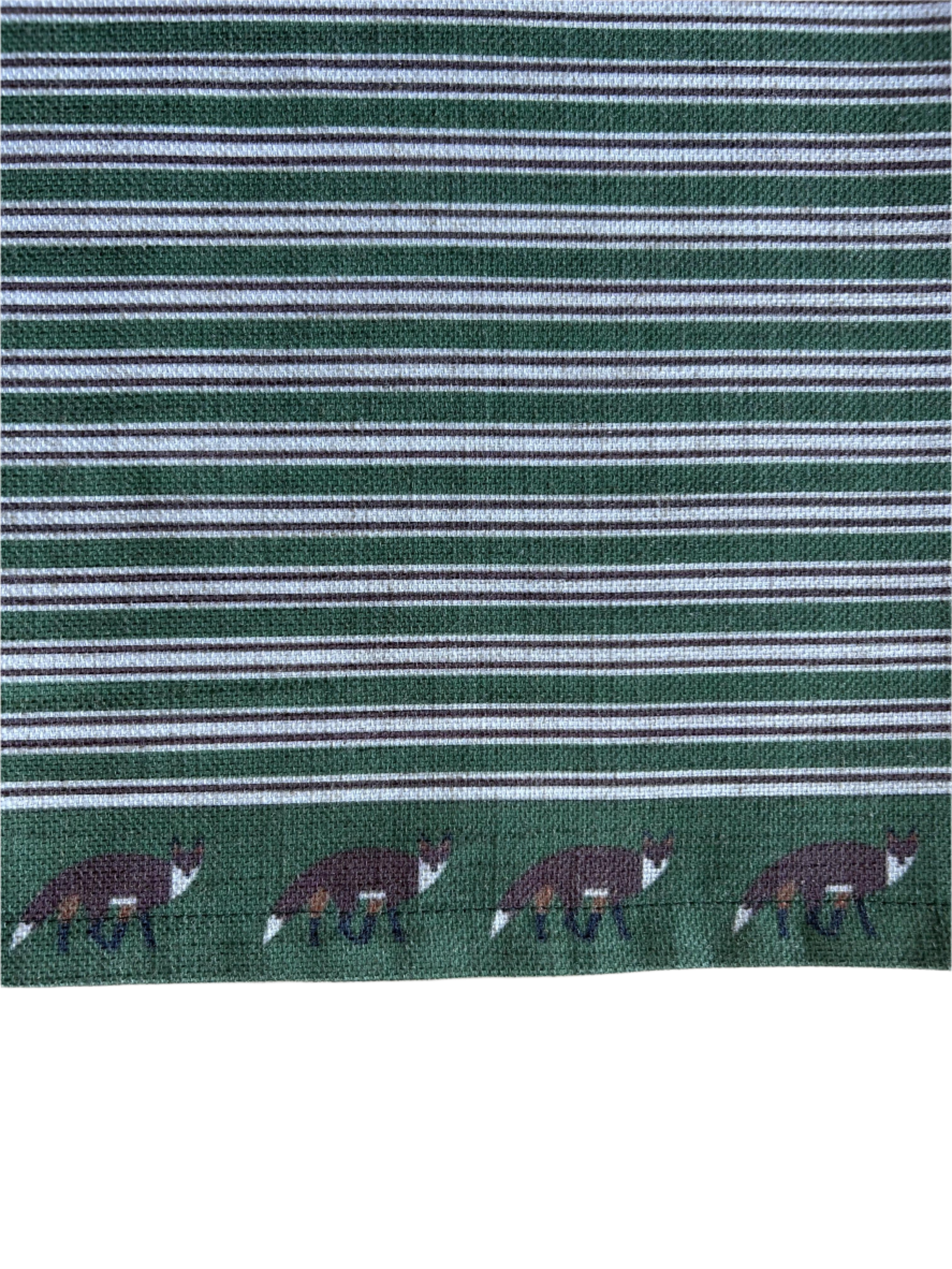 Fox Trot Pattern Linen-Feel Runner, Christmas Decorating in Classic Red and Hunter Green