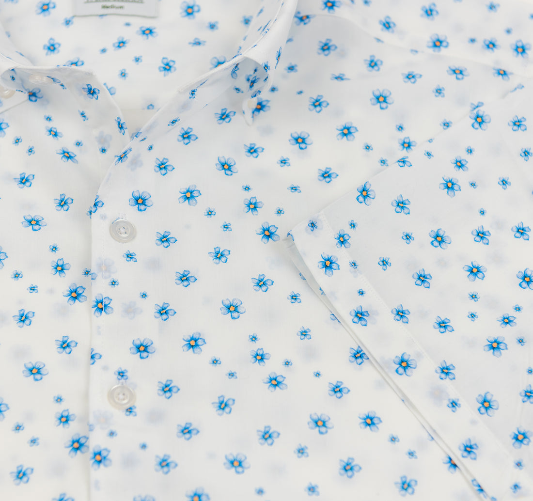Wear Sierra Top Shelf Men's Cotton Button Down Short Sleeve Shirts White & Blue Flowers