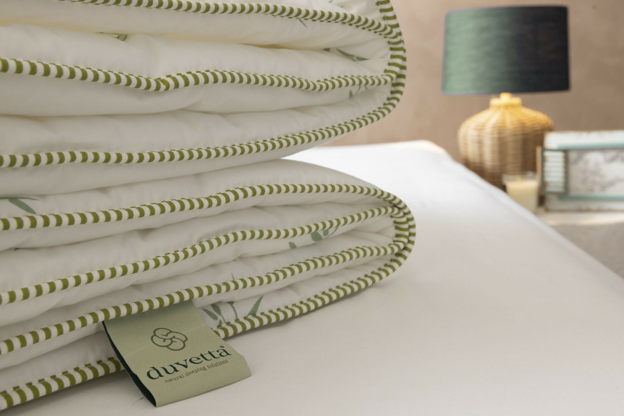 Duvetta Bamboo Comforter with Cotton Fabric Cover -All Season Useable- Machine Washable Duvet-Medium Weight Quilt (King U.S. Standard)