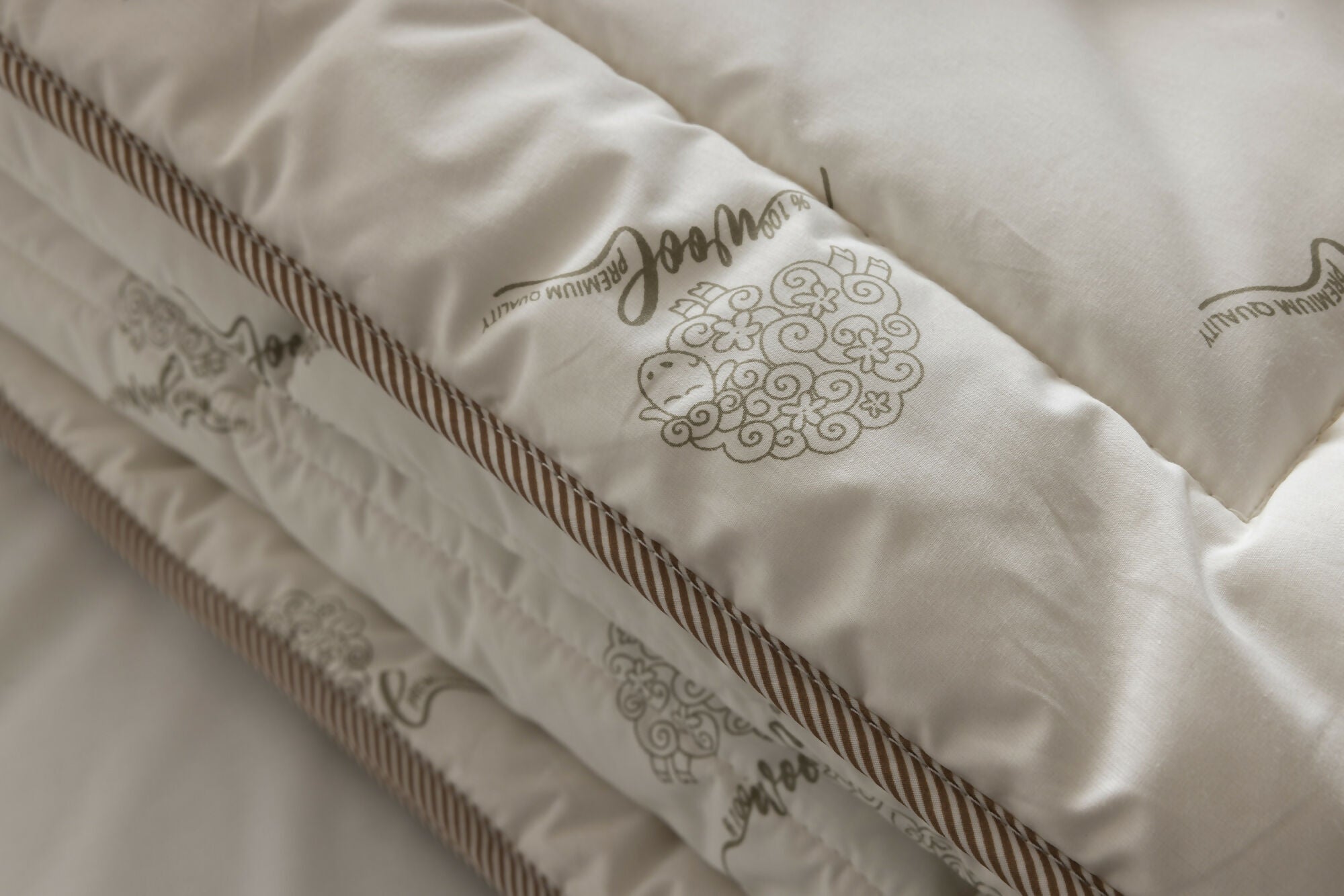 Duvetta 100% Wool Comforter with Cotton Fabric Cover Premium Quality New Zealand Wool-All Season Useable- Machine Washable Duvet-Medium Weight Quilt (Twin, 1, Unit)