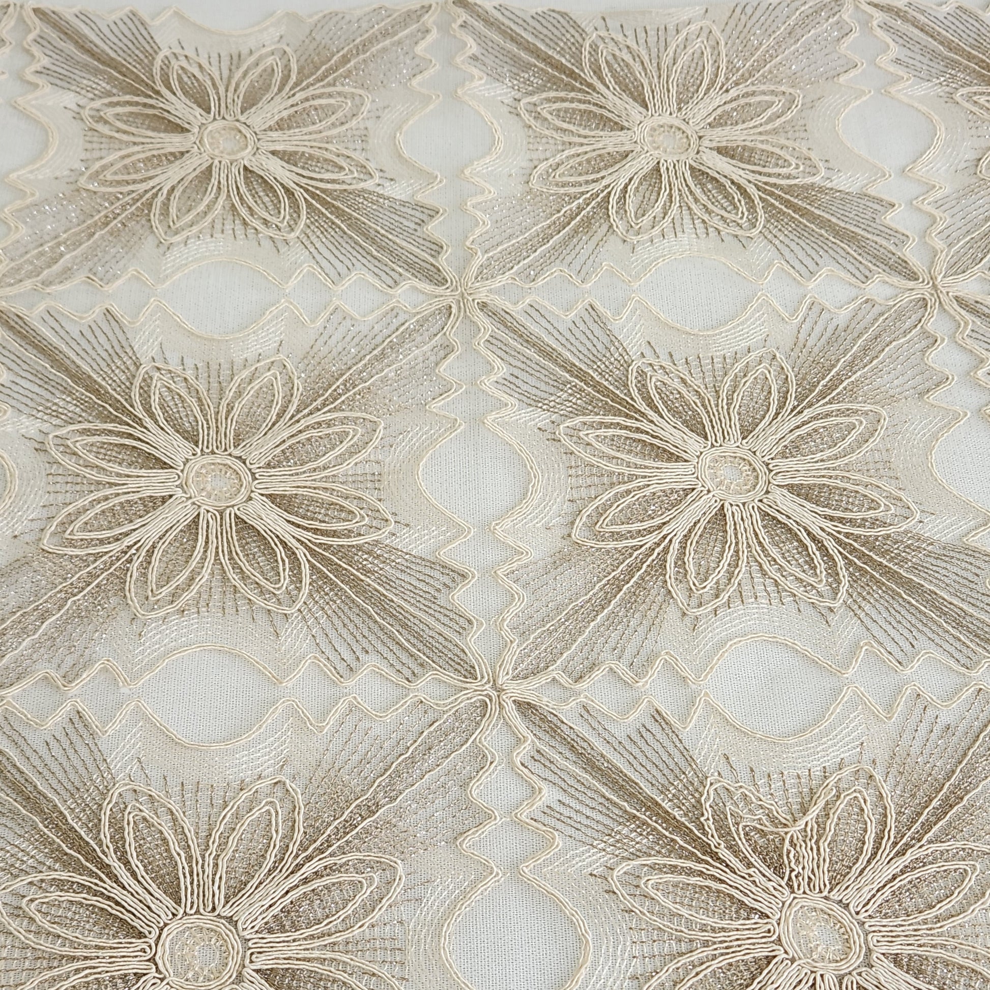 Dazzling Dahlia Runner, Rectangular, Island Decoration, Piano Decoration, Dresser Decoration, 1pc - Wear Sierra