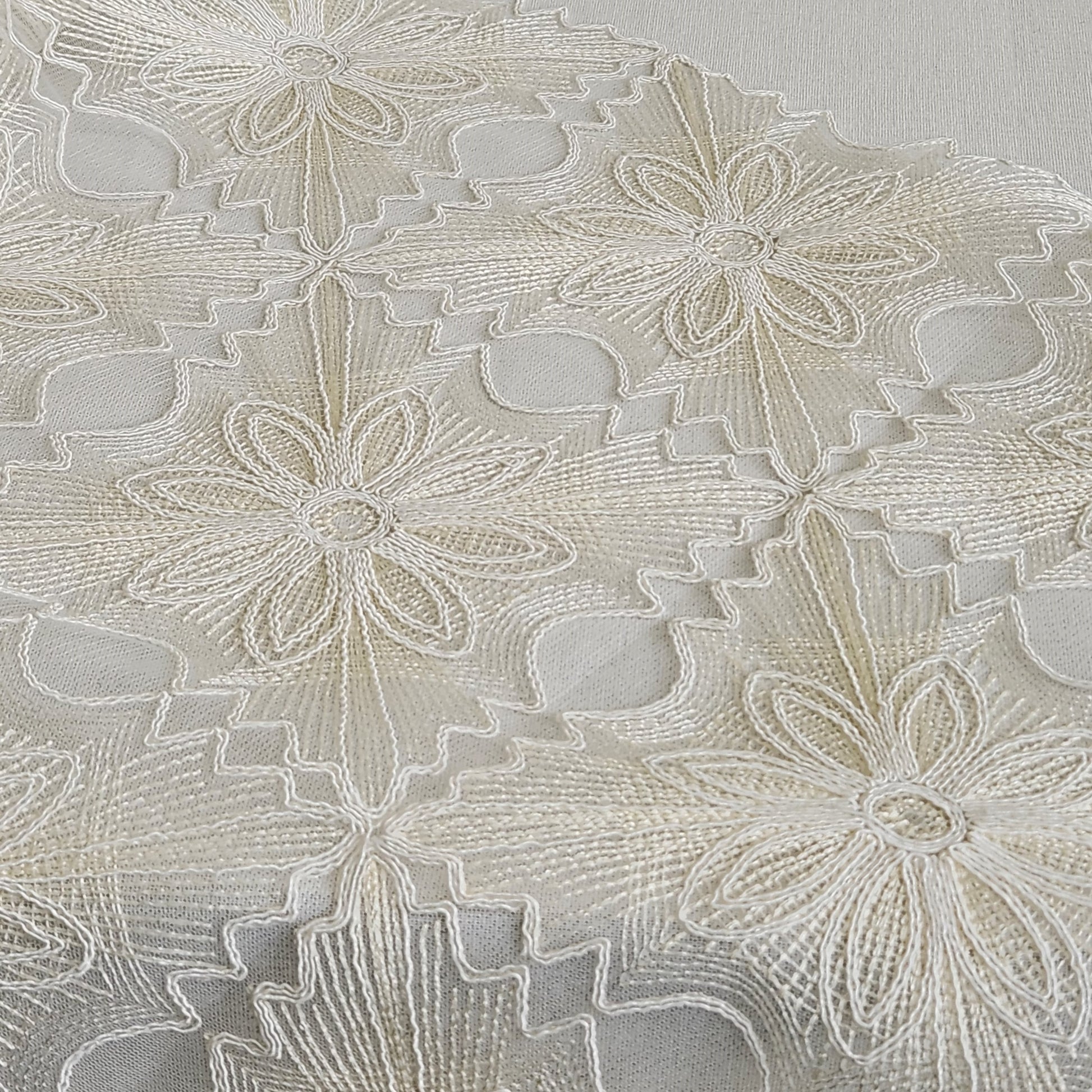 Dazzling Dahlia Runner, Rectangular, Island Decoration, Piano Decoration, Dresser Decoration, 1pc - Wear Sierra