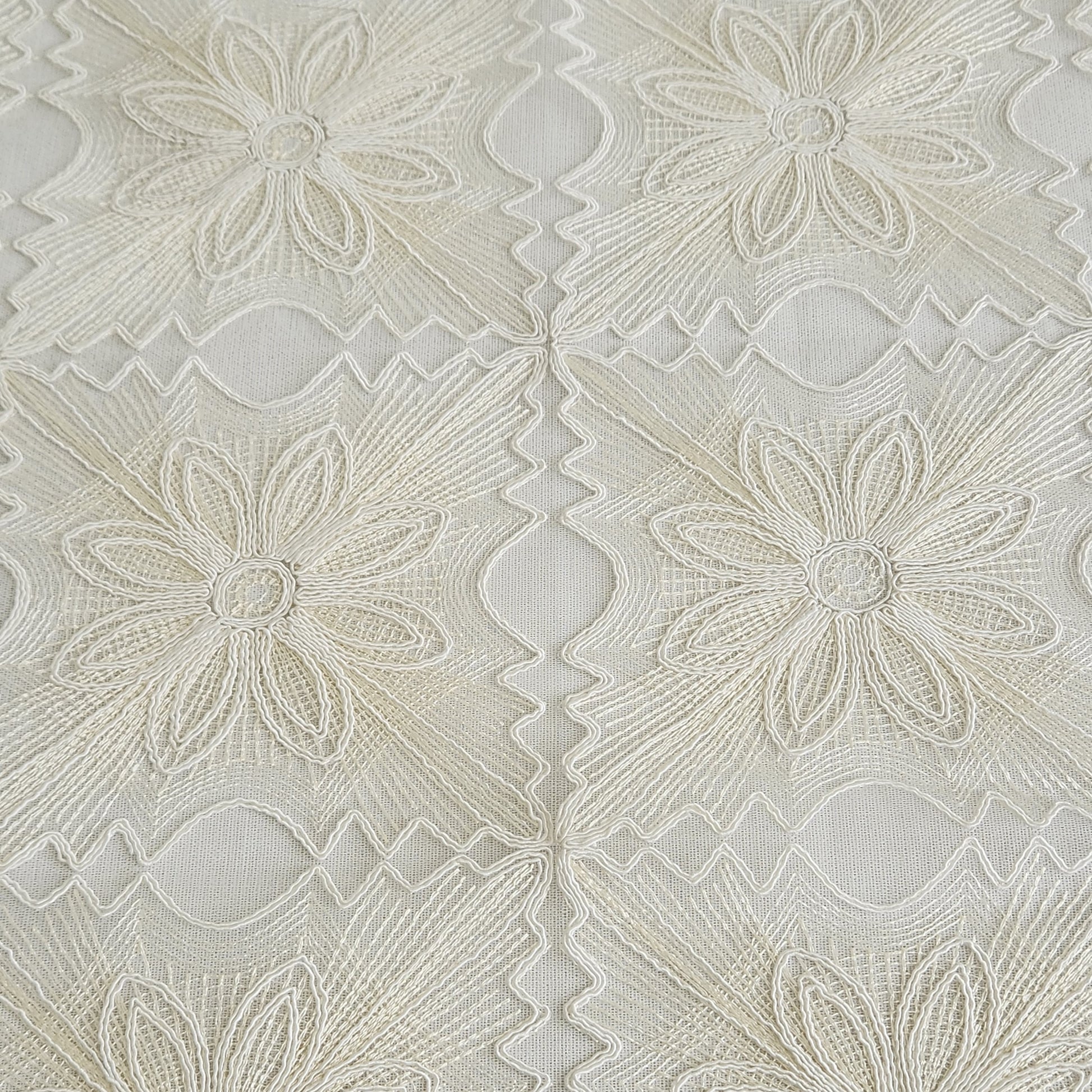 Dazzling Dahlia Runner, Rectangular, Island Decoration, Piano Decoration, Dresser Decoration, 1pc - Wear Sierra