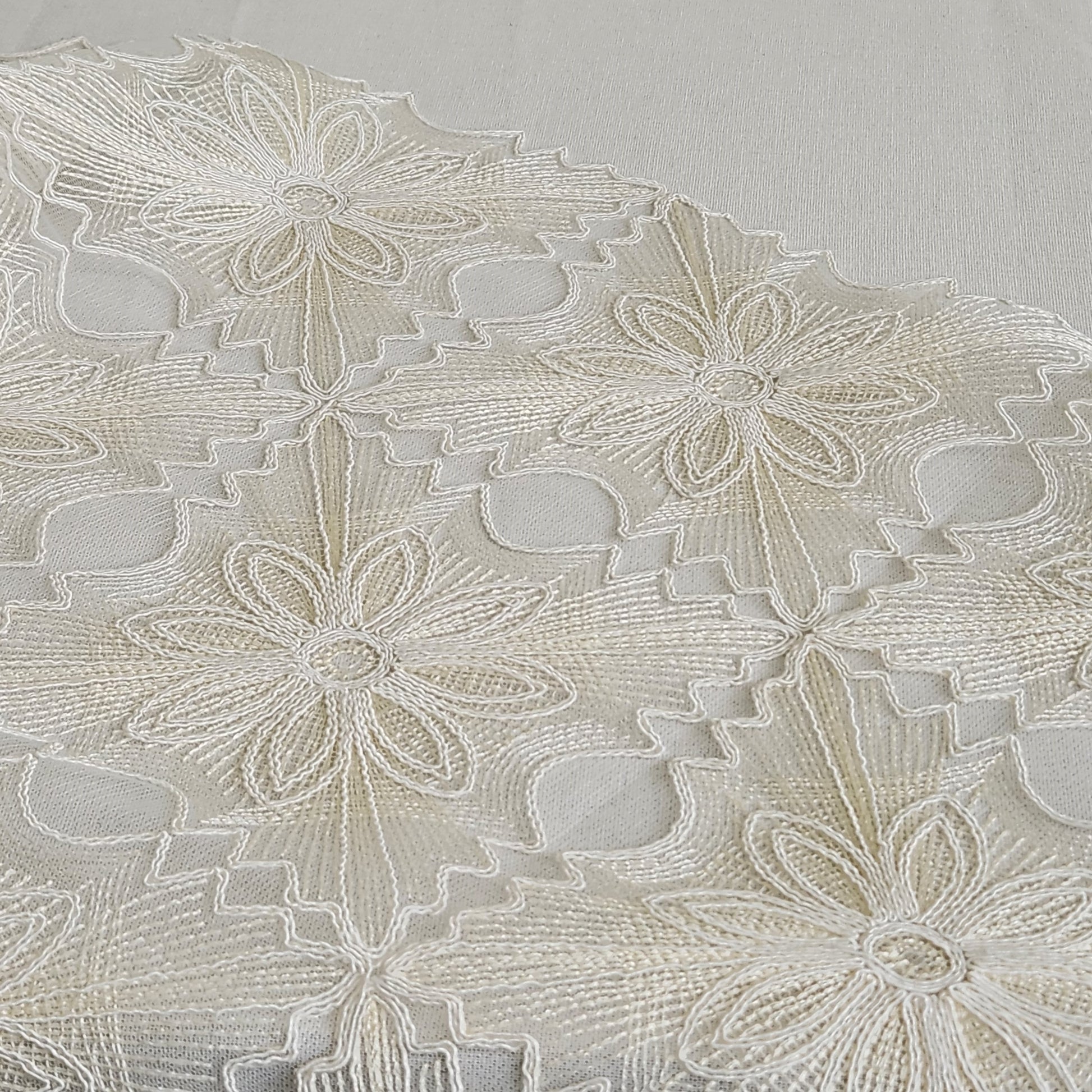 Dazzling Dahlia Runner, Rectangular, Island Decoration, Piano Decoration, Dresser Decoration, 1pc - Wear Sierra