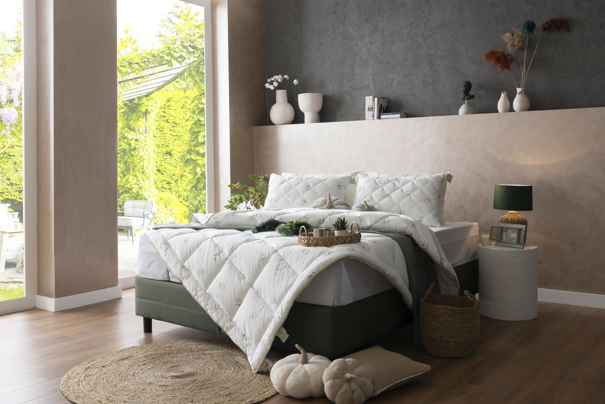 Duvetta Bamboo Comforter with Cotton Fabric Cover -All Season Useable- Machine Washable Duvet-Medium Weight Quilt (Queen U.S. Standard)