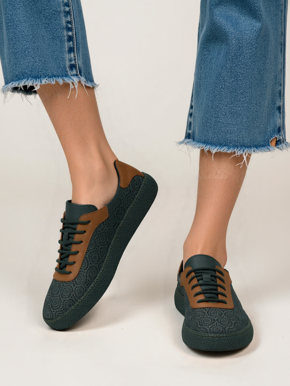 Buy bootle Women&#39;s Lace-Up Slip On Leather Sneakers
