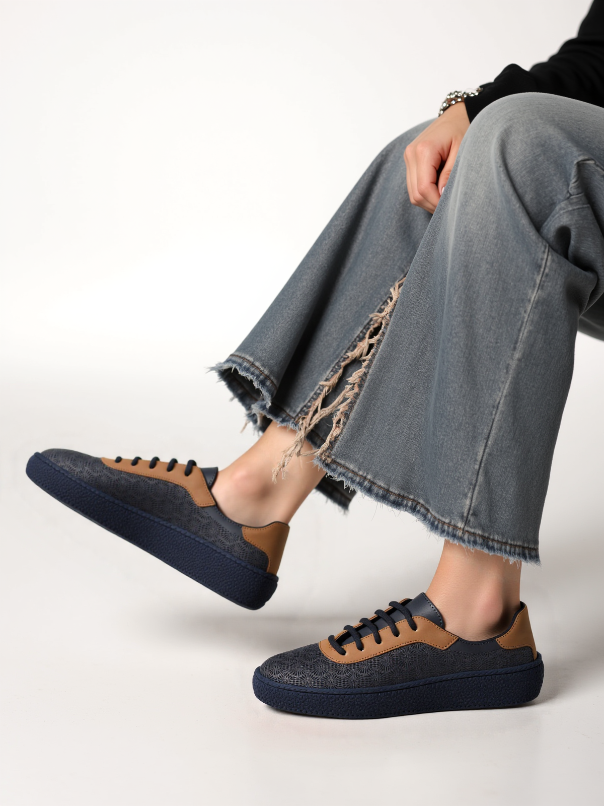 Women's Lace-Up Slip On Leather Sneakers