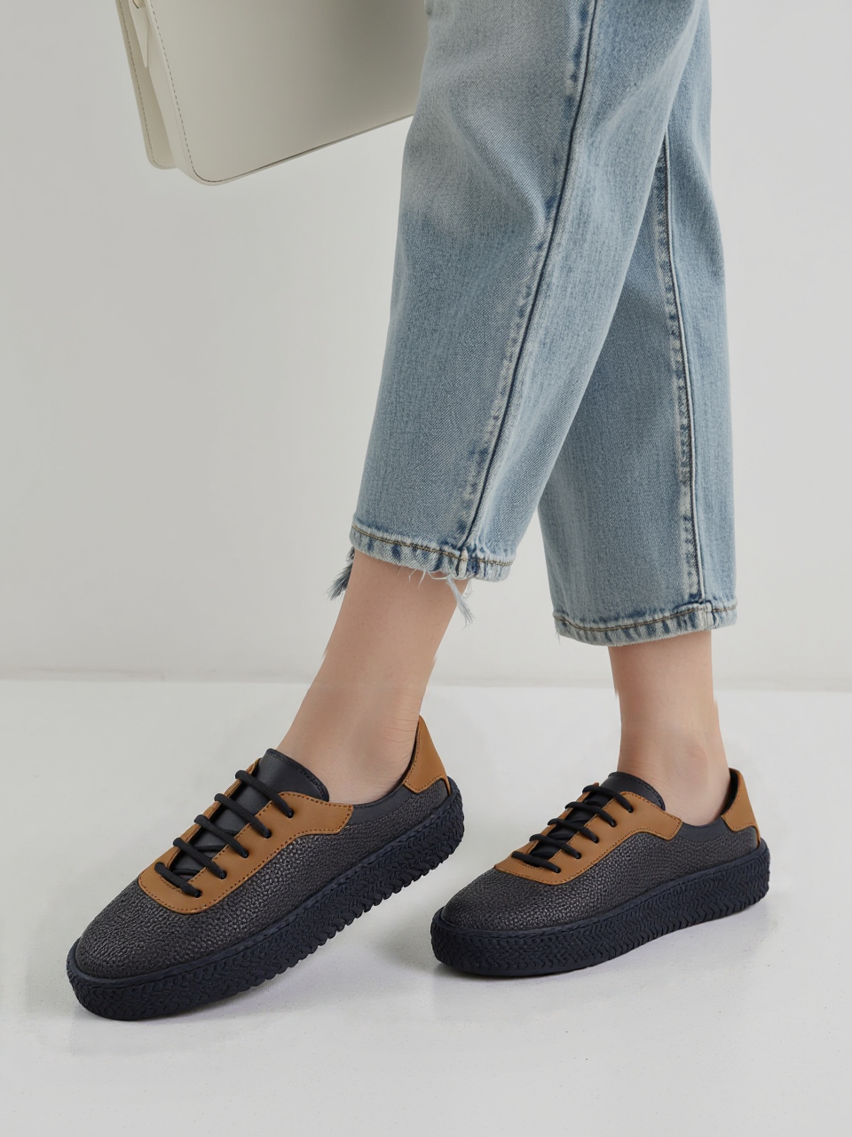 Women's Lace-Up Slip On Leather Sneakers - 0