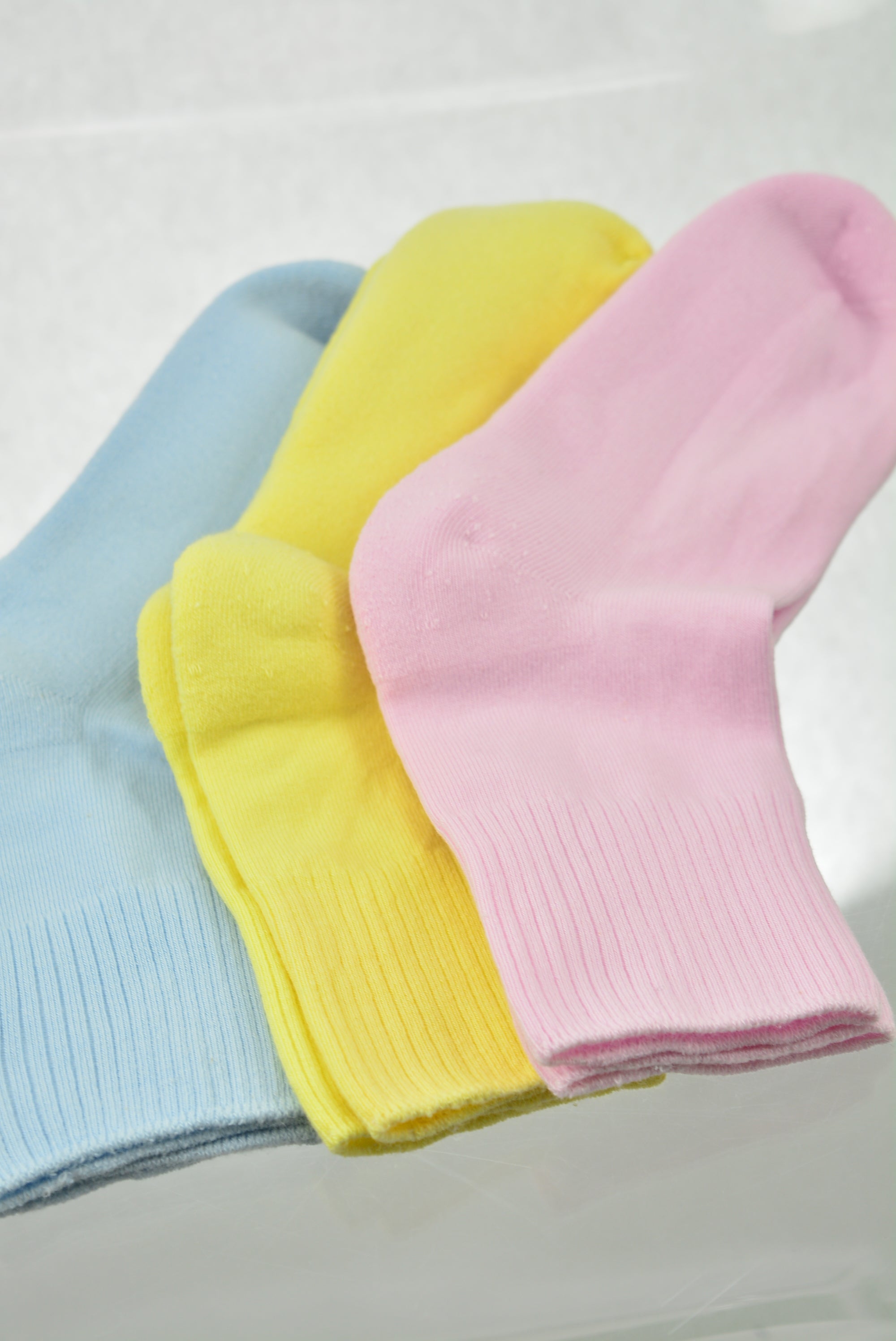 Women's Rayon Socks, Women's Cable Pattern Crew Rayon Socks - 3 Pair Pack