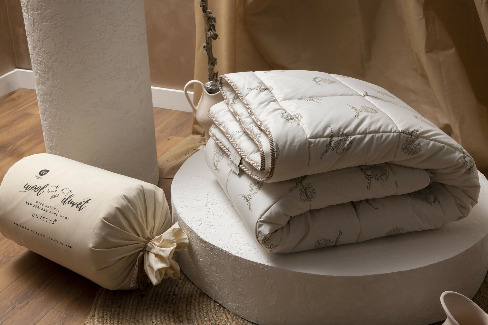 Duvetta 100% Wool Comforter with Cotton Fabric Cover Premium Quality New Zealand Wool-All Season Useable- Machine Washable Duvet-Medium Weight Quilt (Queen (U.S. Standard), 1, Unit)