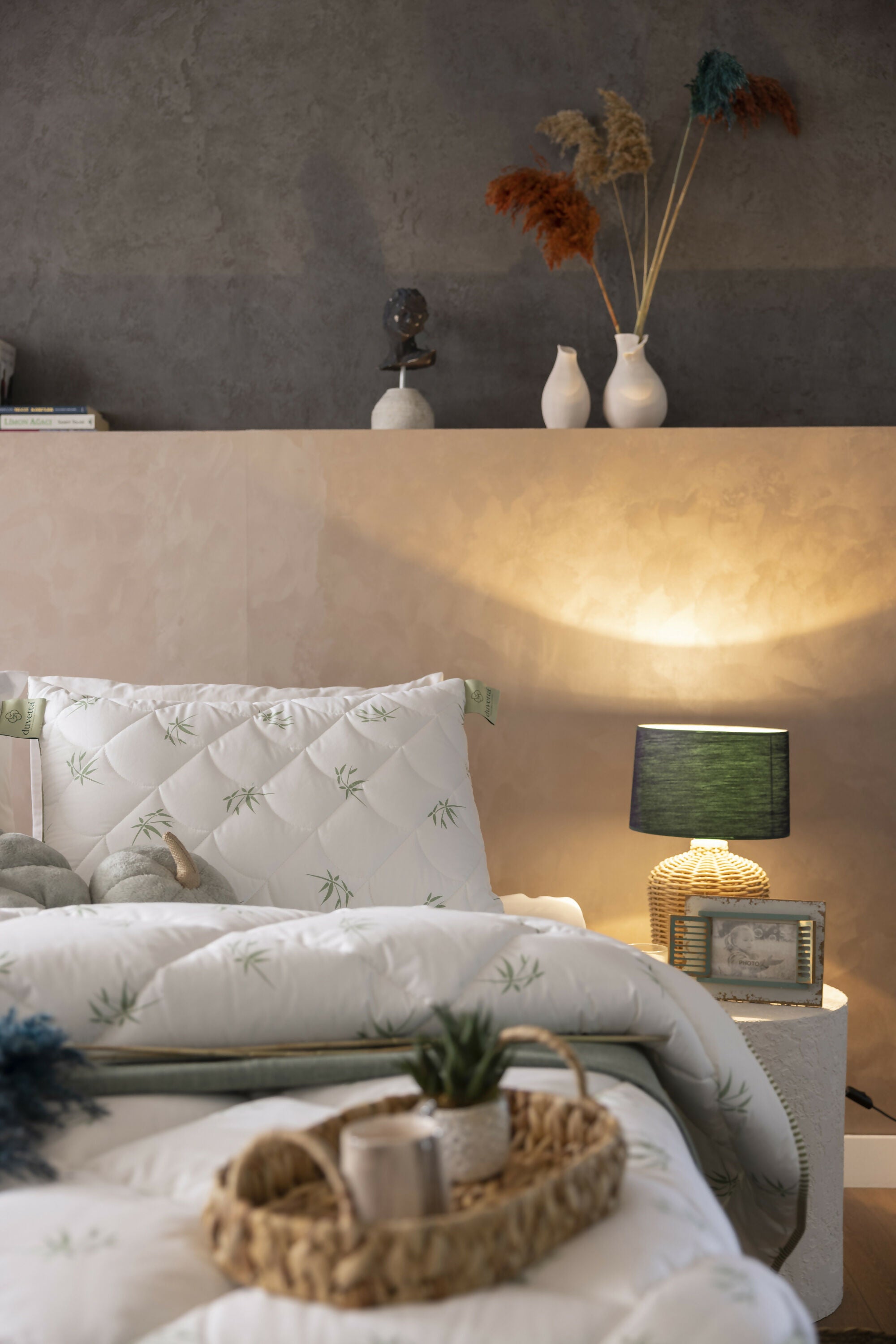 Duvetta Bamboo Comforter with Cotton Fabric Cover -All Season Useable- Machine Washable Duvet-Medium Weight Quilt (Twin)