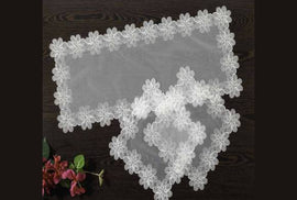 Daisy Runner and Napkin Set, Table Runner, Counter Runner, Doilies - 3PC