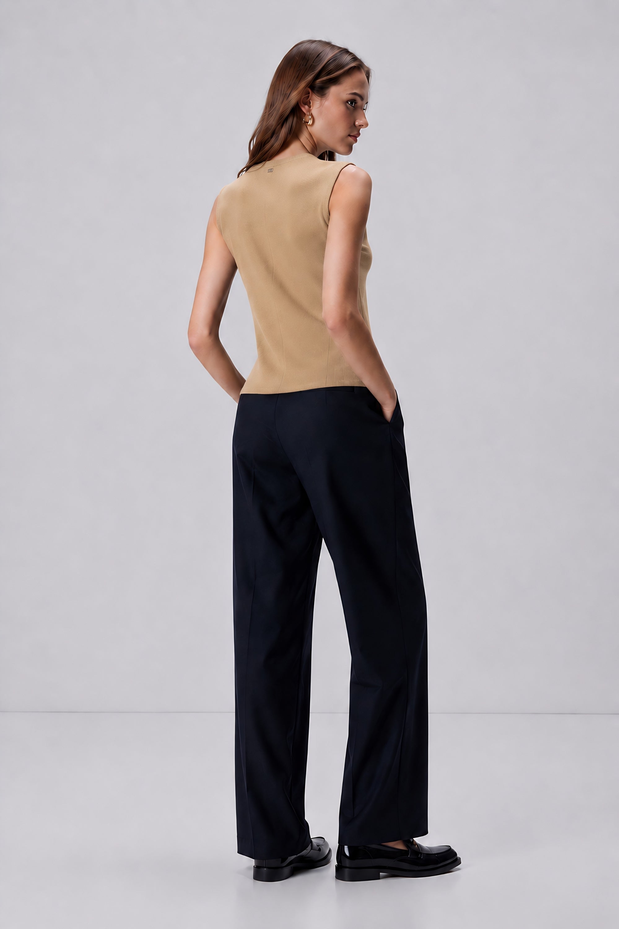 Women’s Ribbed Knit Sleeveless Top