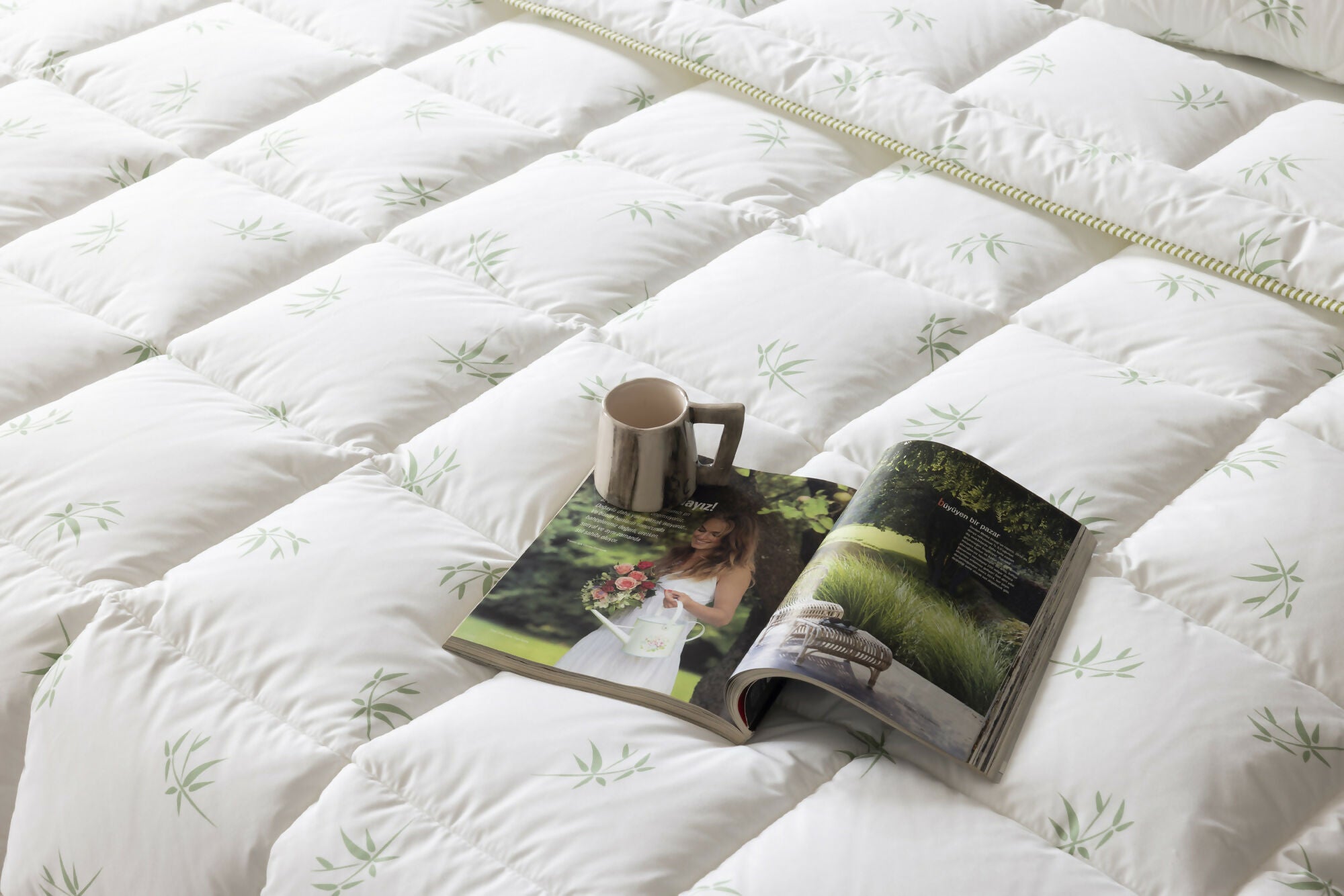 Duvetta Bamboo Comforter with Cotton Fabric Cover -All Season Useable- Machine Washable Duvet-Medium Weight Quilt (Queen U.S. Standard)