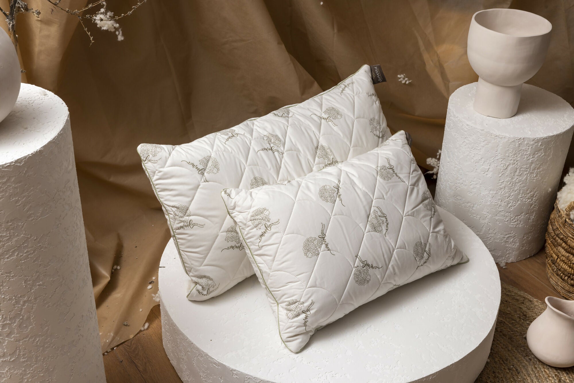 Duvetta 100% Wool Pillow Natural Bed Pillow with Protector Cover New Zealand Wool Filling Adjustable Pillow Standard Pillow Size (28" × 20") Hypoallergenic Sleeping Pillow