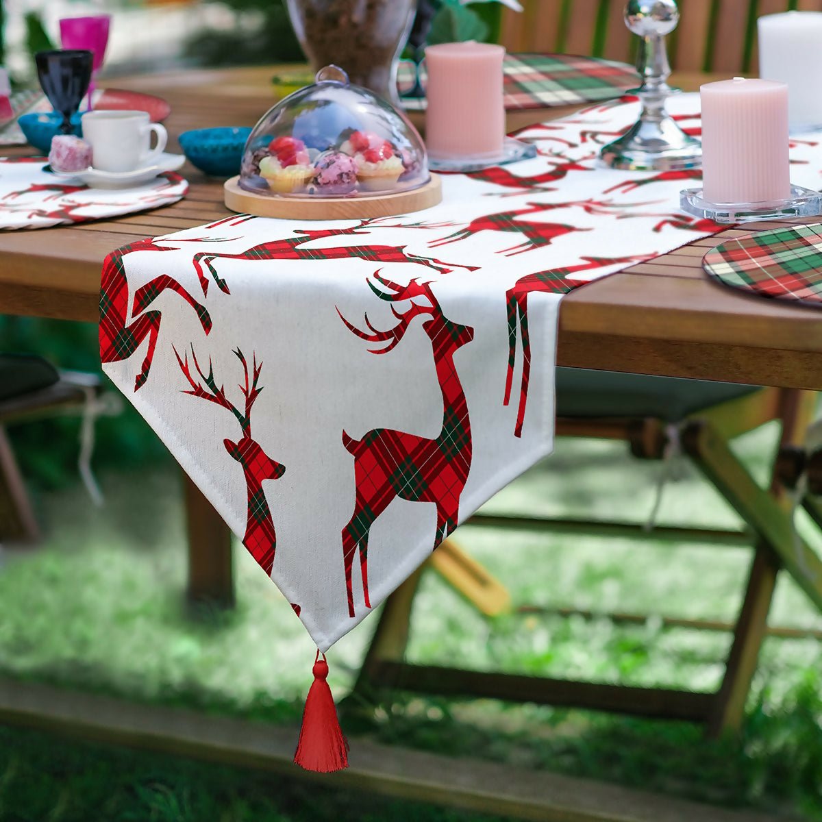Christmas and Holiday Round Placemat and Runner 7-Piece Set, Perfect for Holiday Dinners, Christmas Table Decoration - Wear Sierra
