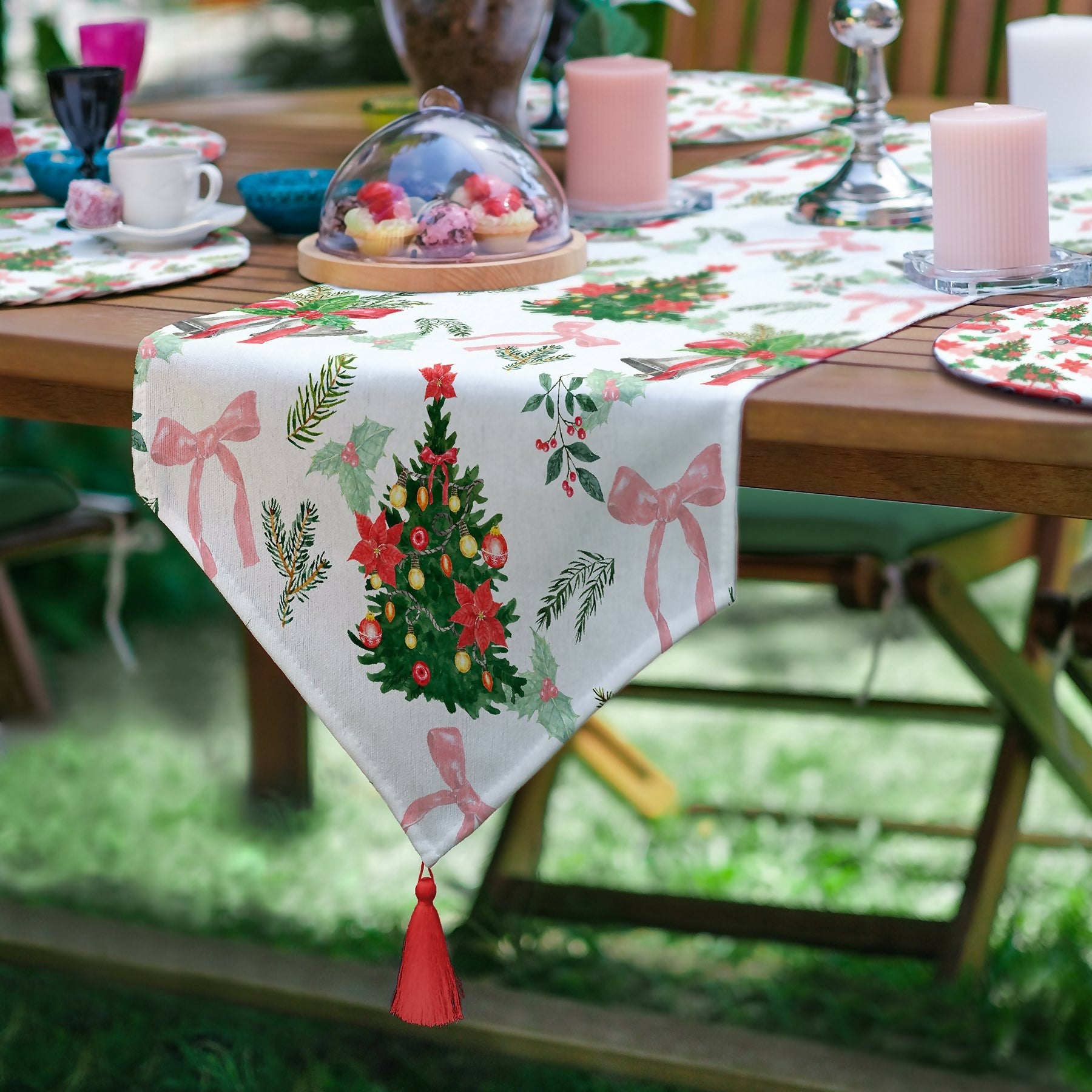 Christmas and Holiday Round Placemat and Runner 7-Piece Set, Perfect for Holiday Dinners, Christmas Table Decoration - Wear Sierra
