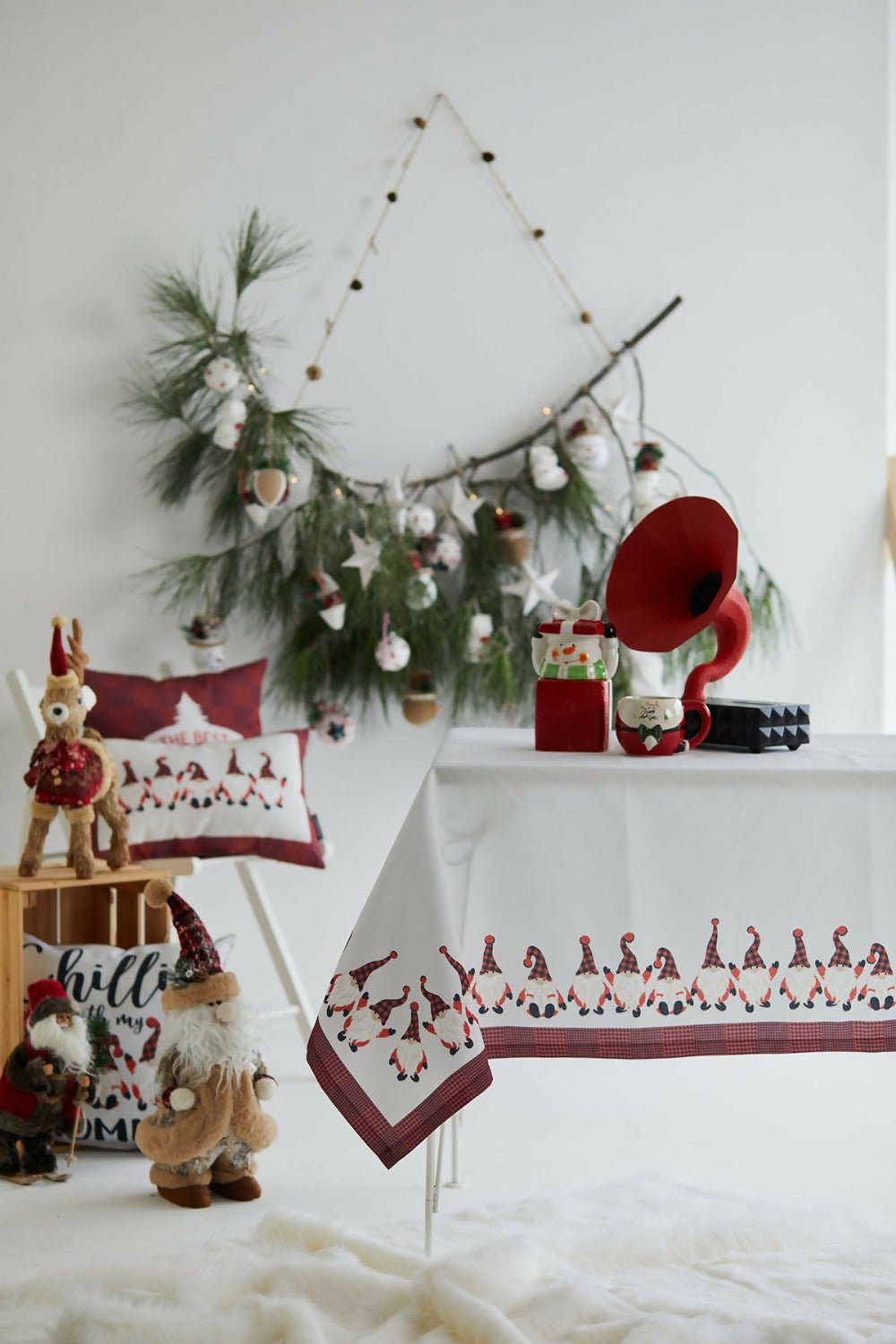 Christmas Cute Gnomes Tablecloth, Rectangular and Machine Washable - Wear Sierra