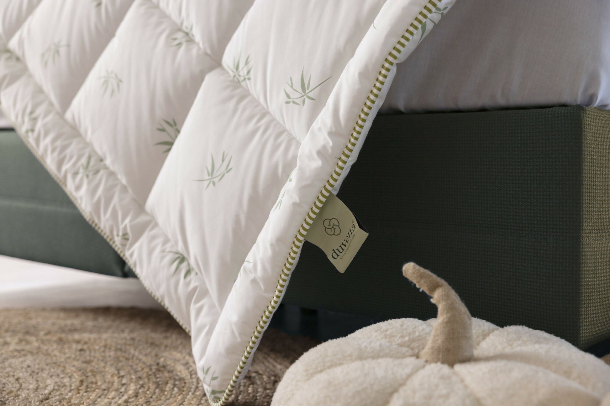 Duvetta Bamboo Comforter with Cotton Fabric Cover - All Seasons Washable Duvet - Wear Sierra