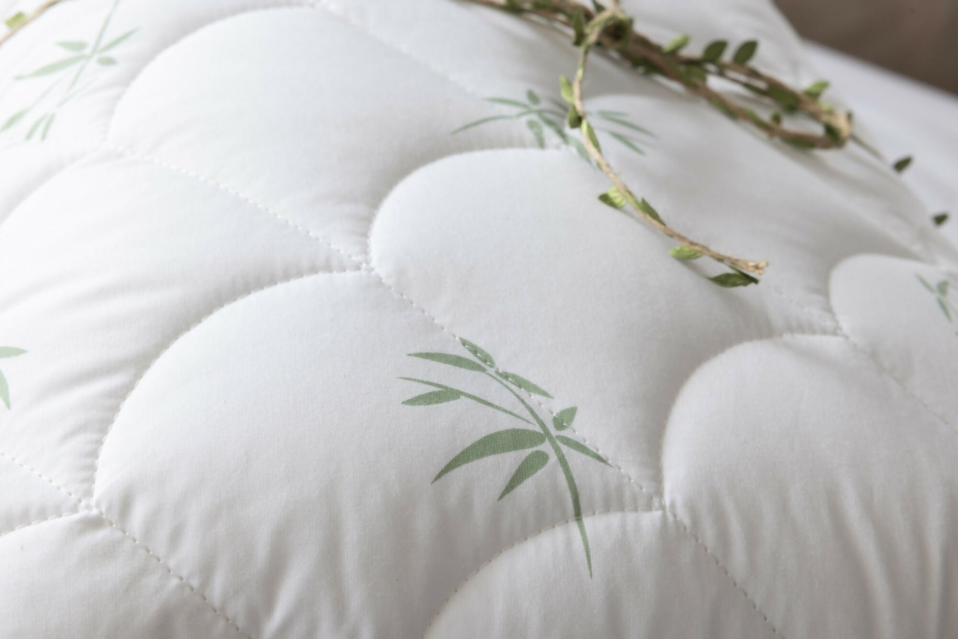 Duvetta Bamboo Comforter with Cotton Fabric Cover - All Seasons Washable Duvet - Wear Sierra