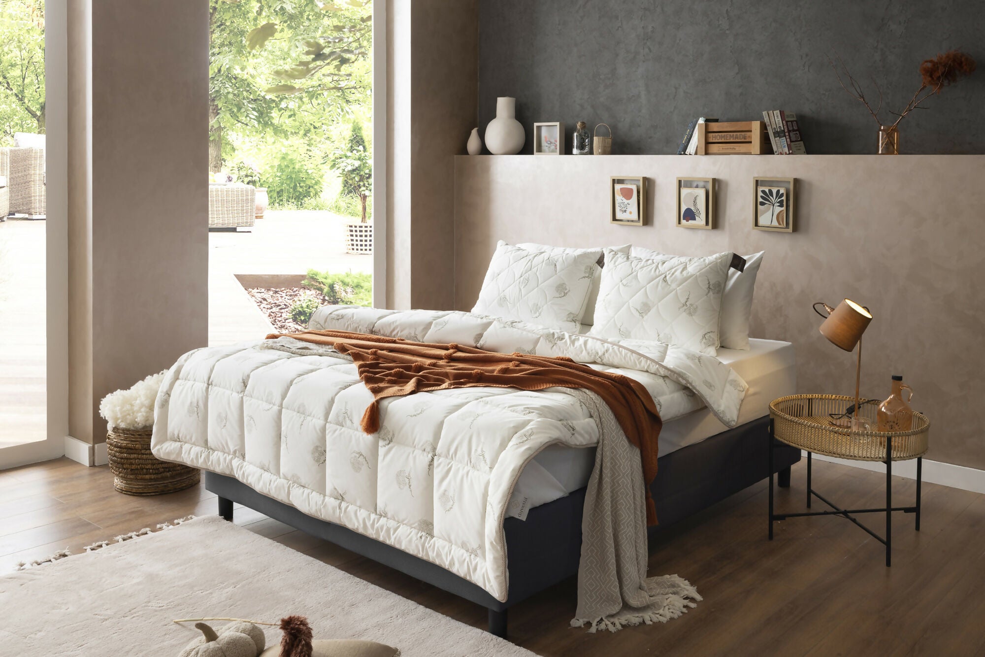 Duvetta 100% Wool Comforter with Cotton Fabric Cover Premium Quality New Zealand Wool-All Season Useable- Machine Washable Duvet-Medium Weight Quilt (King U.S. Standard), 1 Unit