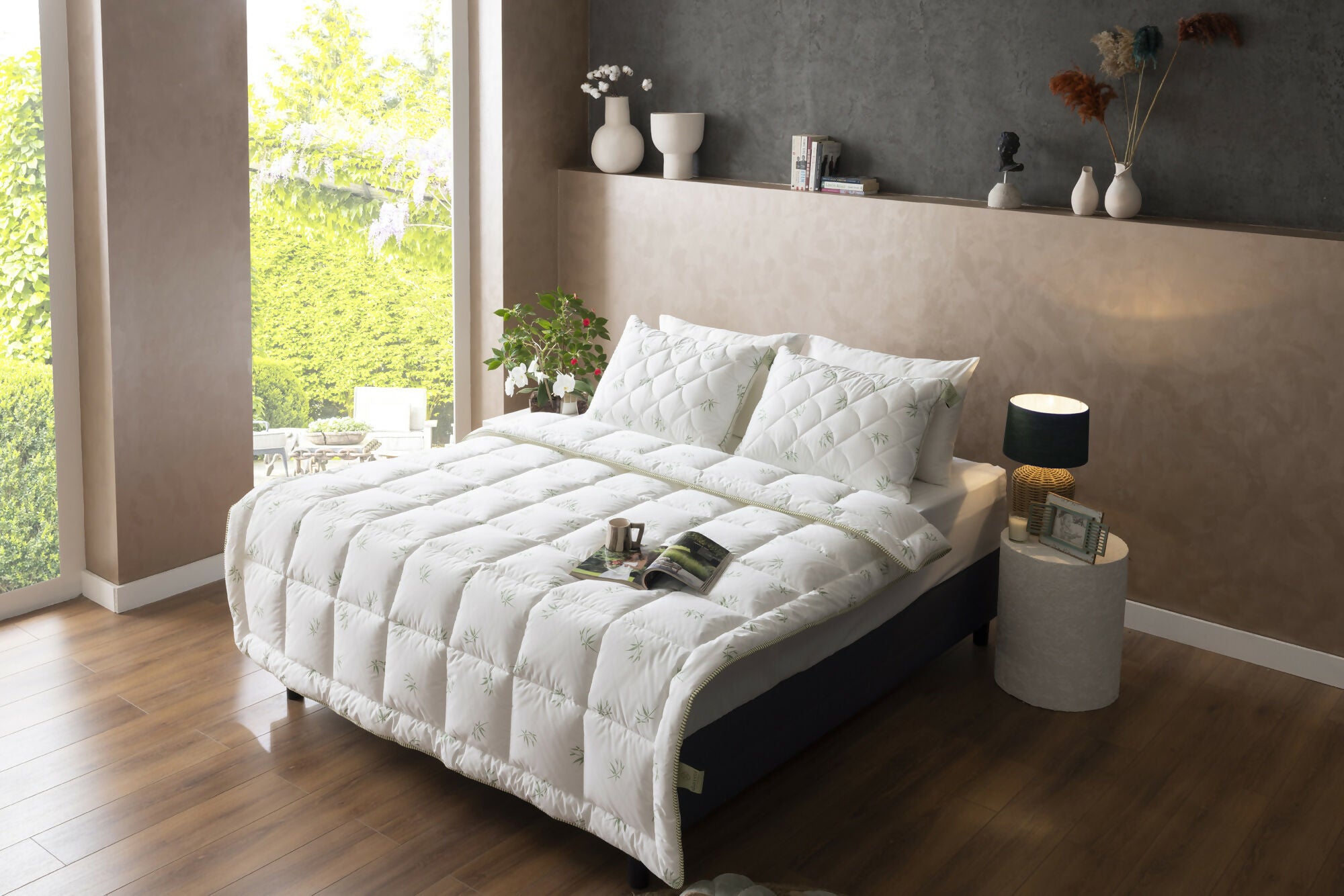 Duvetta Bamboo Comforter with Cotton Fabric Cover -All Season Useable- Machine Washable Duvet-Medium Weight Quilt (Queen U.S. Standard)