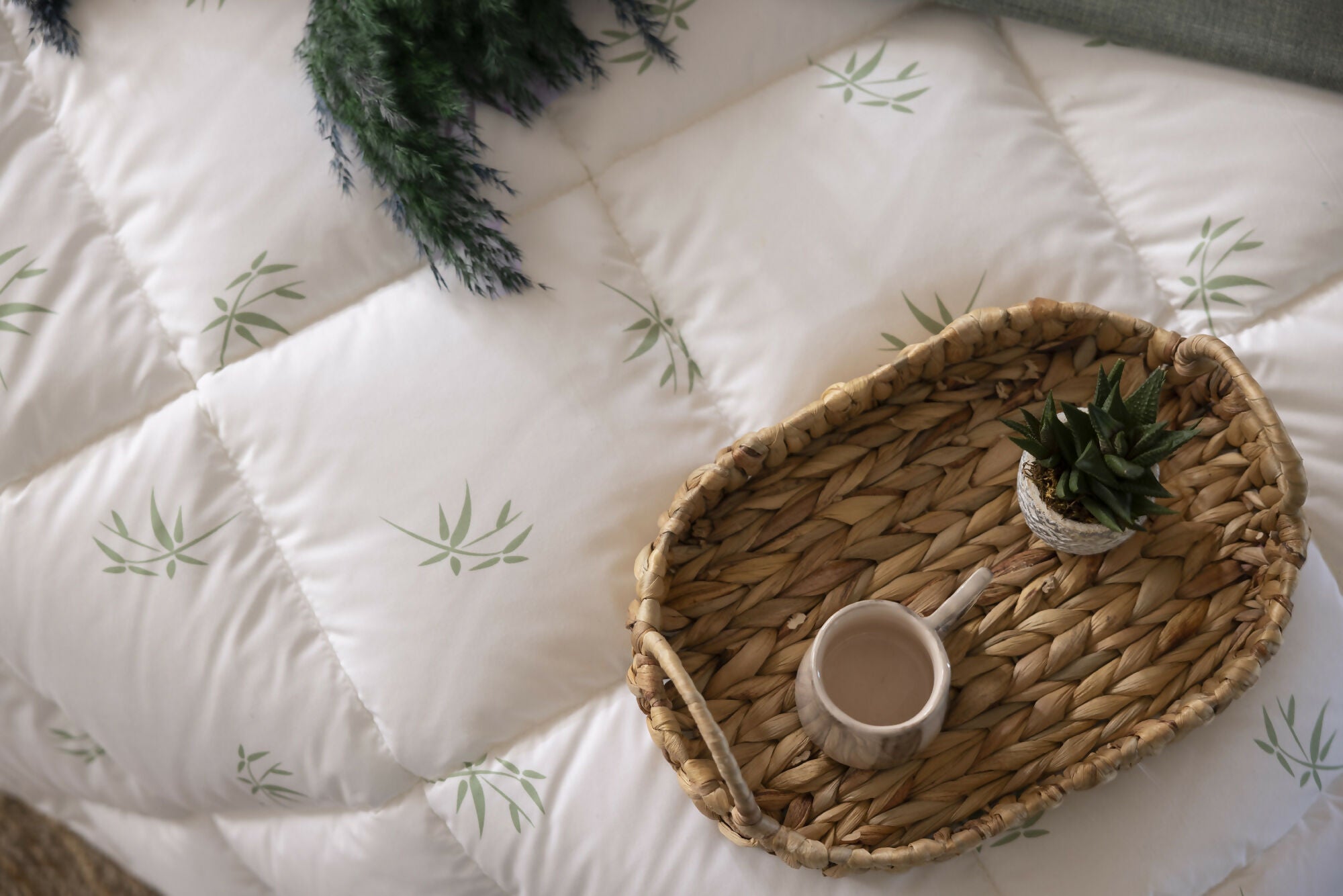 Duvetta Bamboo Comforter with Cotton Fabric Cover -All Season Useable- Machine Washable Duvet-Medium Weight Quilt (King U.S. Standard)