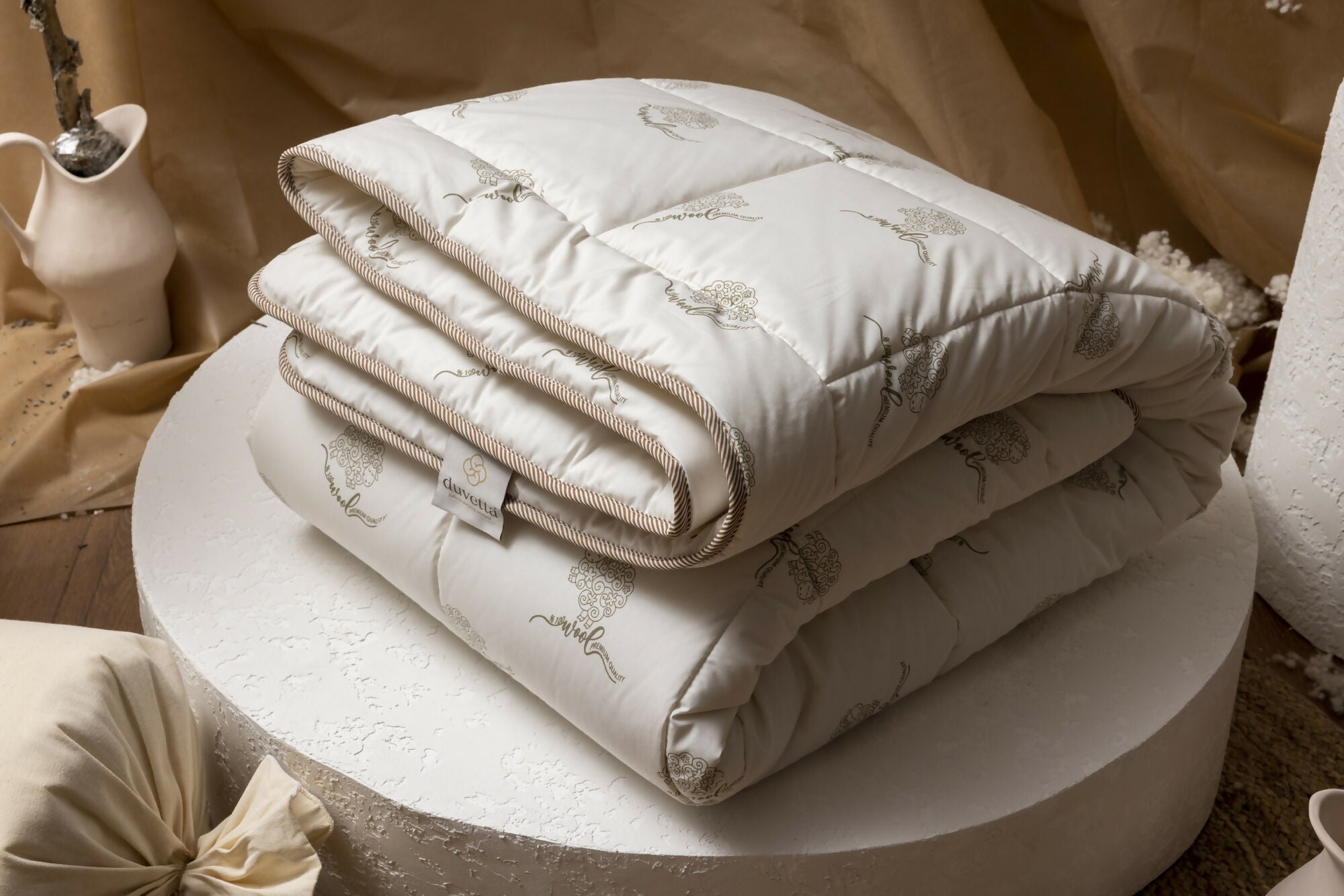 Duvetta 100% Wool Comforter with Cotton Fabric Cover Premium Quality New Zealand Wool-All Season Useable- Machine Washable Duvet-Medium Weight Quilt (Queen (U.S. Standard), 1, Unit)