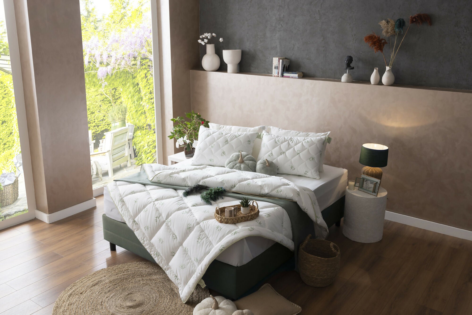 Duvetta Bamboo Comforter with Cotton Fabric Cover -All Season Useable- Machine Washable Duvet-Medium Weight Quilt (King U.S. Standard)