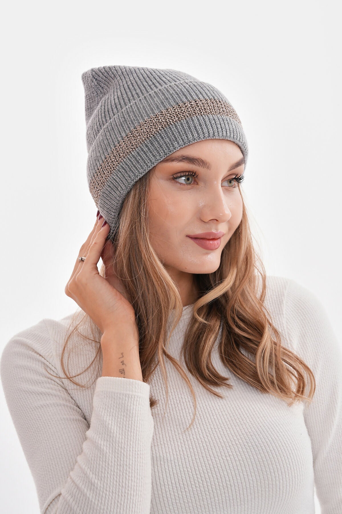 Urban Essential Women's Plain Beanie - Wear Sierra