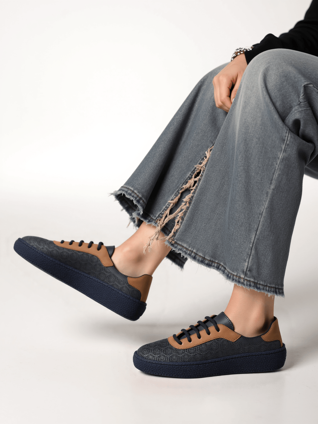 Women's Lace-Up Slip On Leather Sneakers (Colette Style) - Wear Sierra