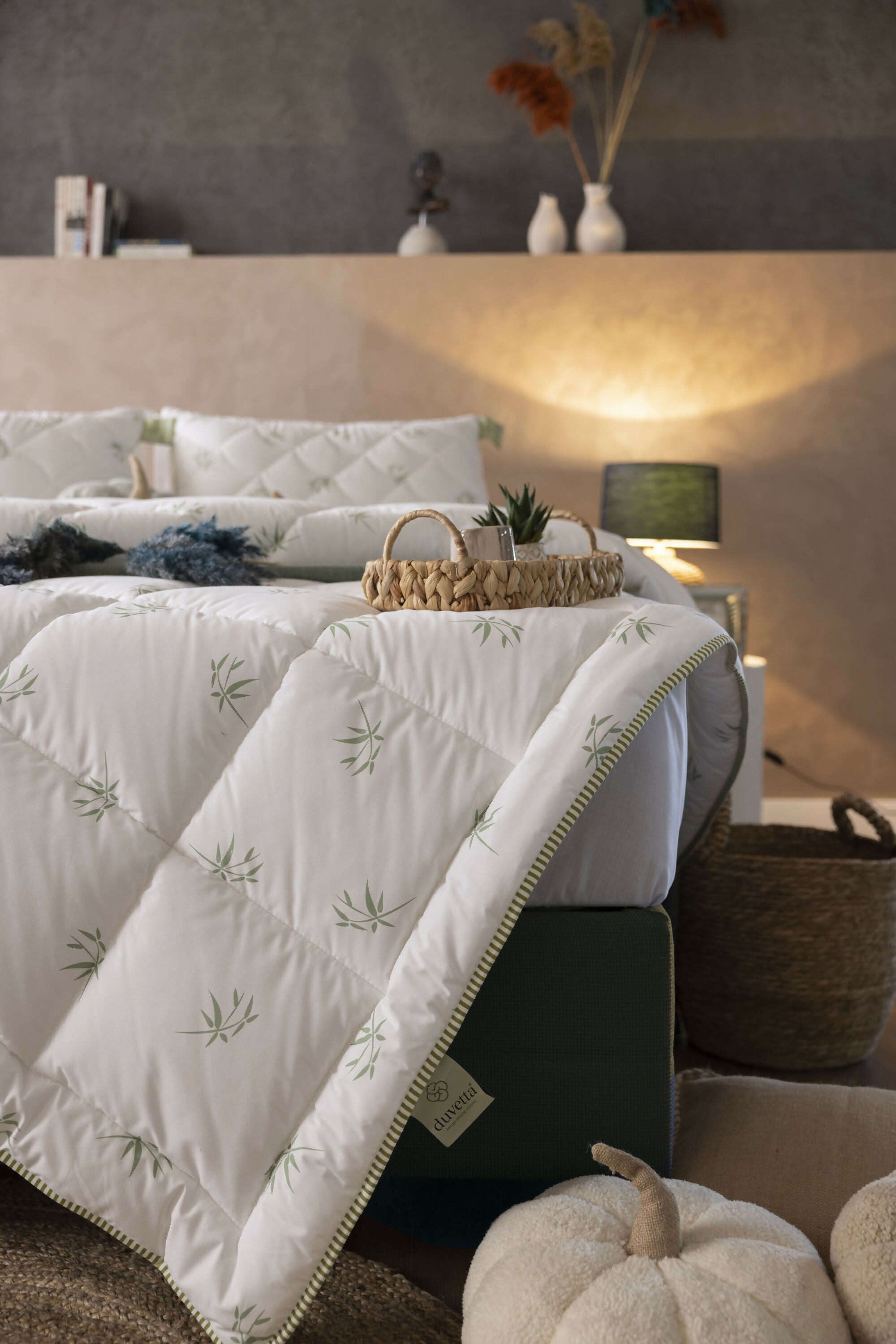 Duvetta Bamboo Comforter with Cotton Fabric Cover -All Season Useable- Machine Washable Duvet-Medium Weight Quilt (King U.S. Standard)