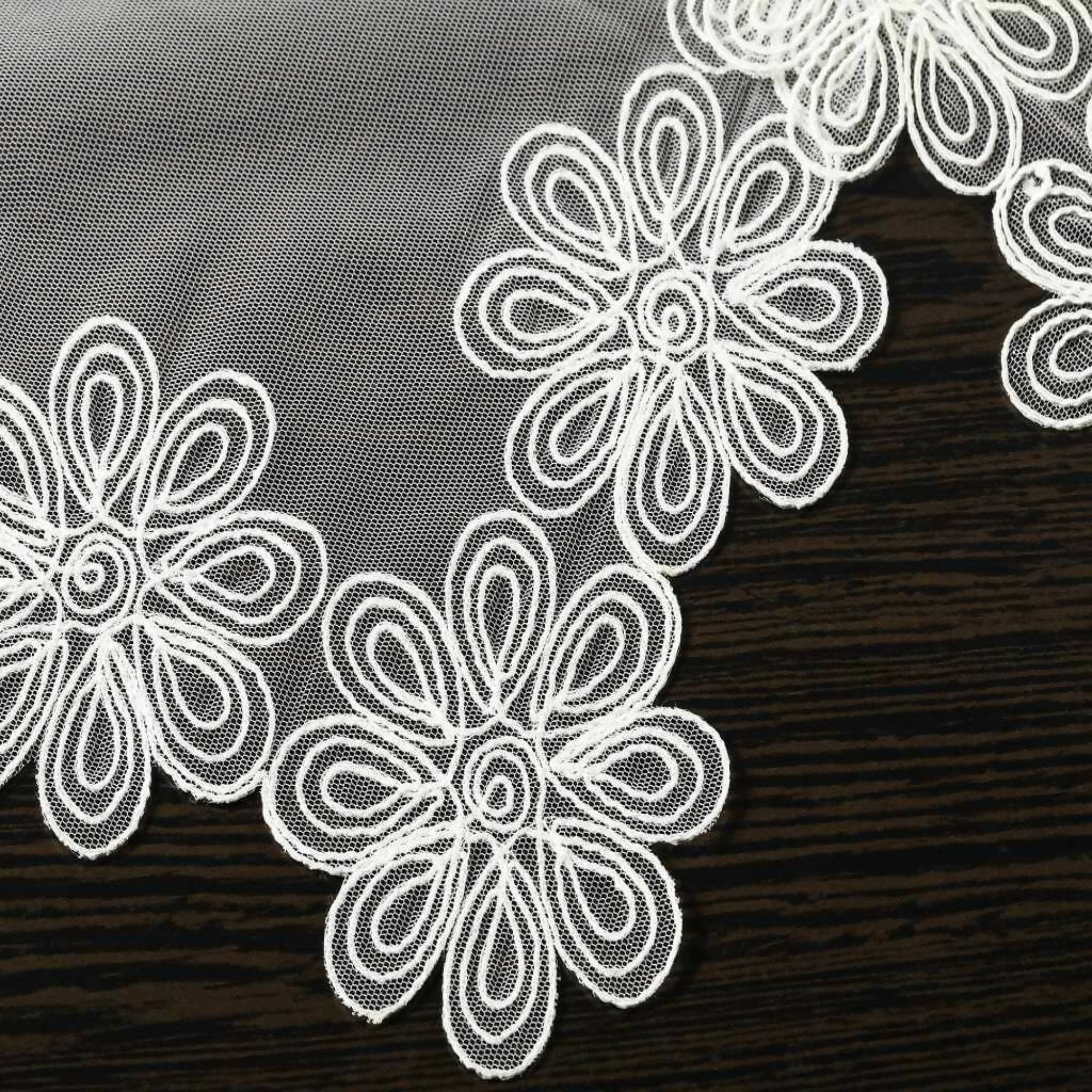 Daisy Runner and Napkin Set, Table Runner, Counter Runner, Doilies - 3PC - Wear Sierra