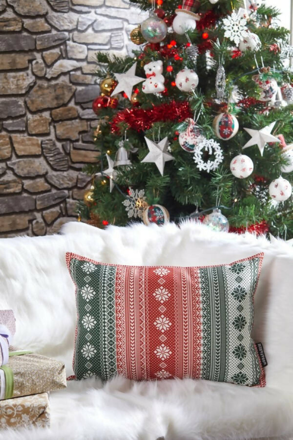 Red & Green Plaid Christmas Themed Pillow Cover - Wear Sierra