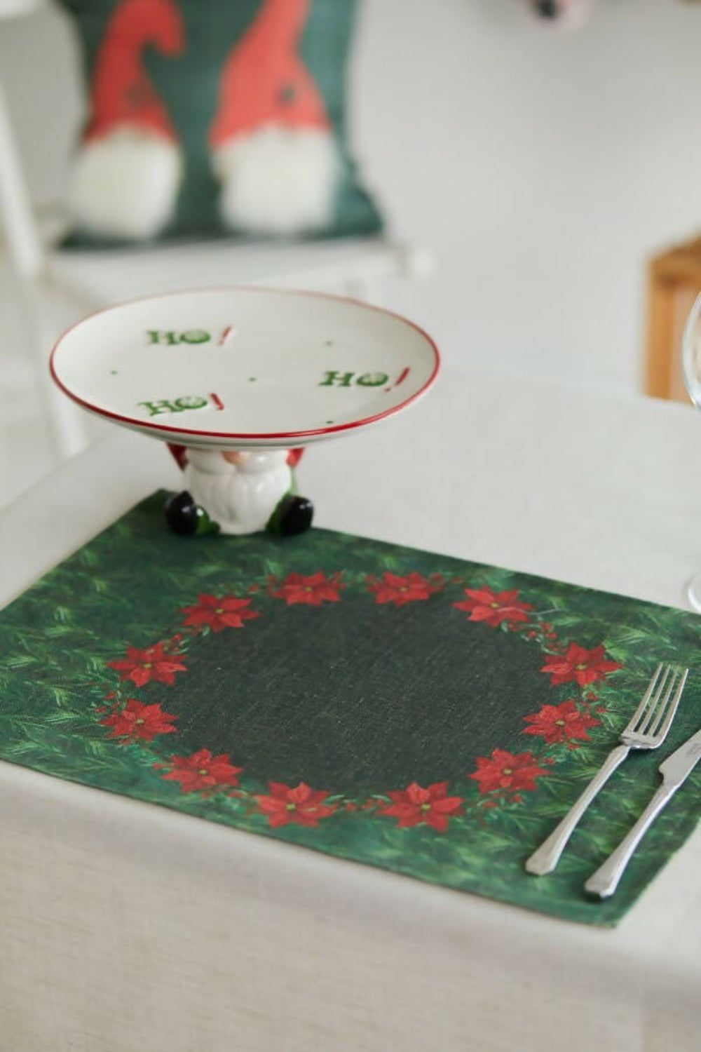 Holiday Themed Poinsettia Flower Pattern Placemat Set of 2, Rectangle, 13" x 19" - Wear Sierra