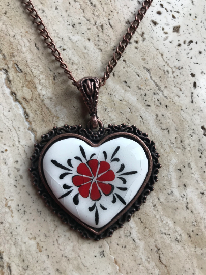 Floral Theme pendant - Heart Shape - Girl's Red Flower Pendant - Wear Sierra