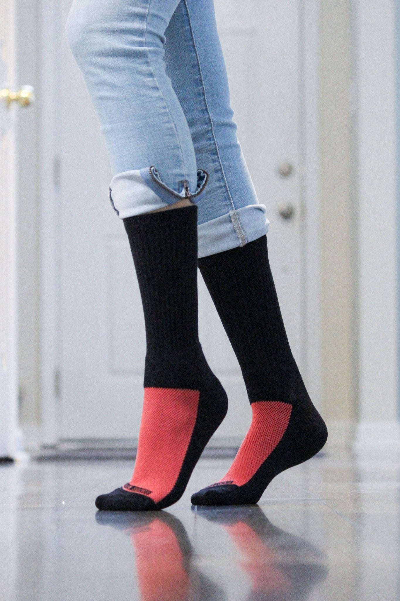 Women's Cotton Crew Mesh Top Cushioned Sole Performance Socks - Wear Sierra