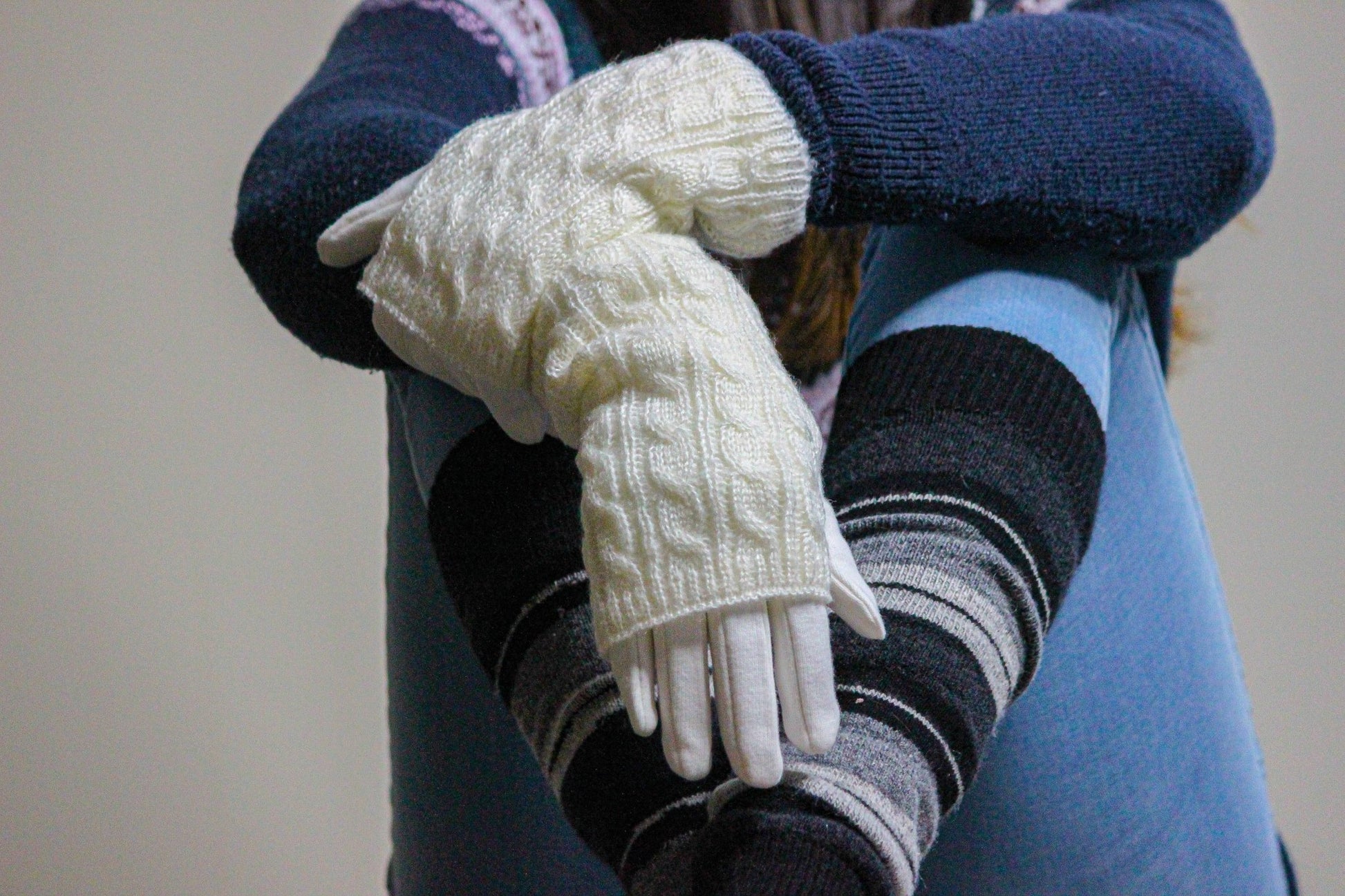 Women's Touchscreen Texting Gloves in Cable Knit and Furry Lining Comfort for Your Hands - Wear Sierra